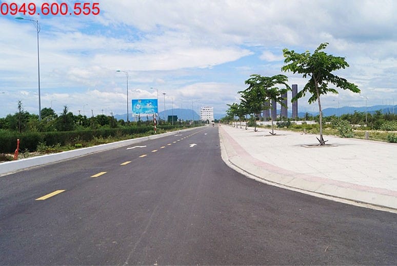 Đường gom khu D16 đã được lót gạch vỉa hè Golden Bay Cam Ranh