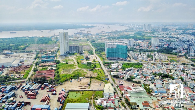  Xung quanh cảng Rau quả Sài Gòn (quận 7) đã và đang có nhiều dự án cao ốc đầu tư xây dựng. Đặc biệt, nằm cạnh khu cảng này là dự án 6 tỷ đô của tập đoàn Vạn Thịnh Phát 