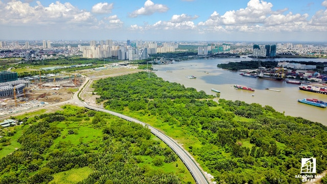  Cầu Thủ Thiêm 4 sẽ được bắt đầu từ cảng Tân Thuận (quận 7) nối vào đại lộ Mai Chí Thọ (quận 2). Song song đó, nhà đầu tư cũng xin được hoán đổi một số khu đất ngay khu cảng để phát triển dự án nhà ở cao tầng. 