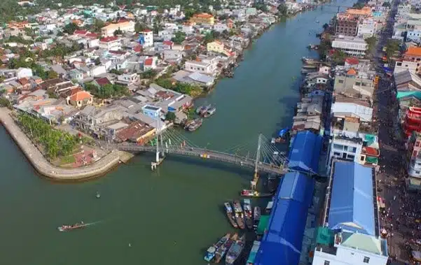 Cầu Bạch Đằng nối phường 5 và phường 1 thành phố Vĩnh Long