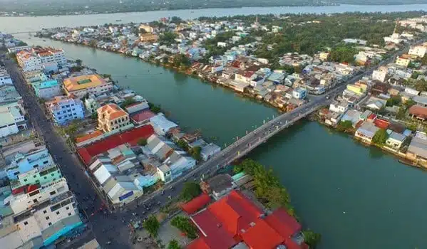 Cầu Bạch Đằng nối phường 5 và phường 1 thành phố Vĩnh Long